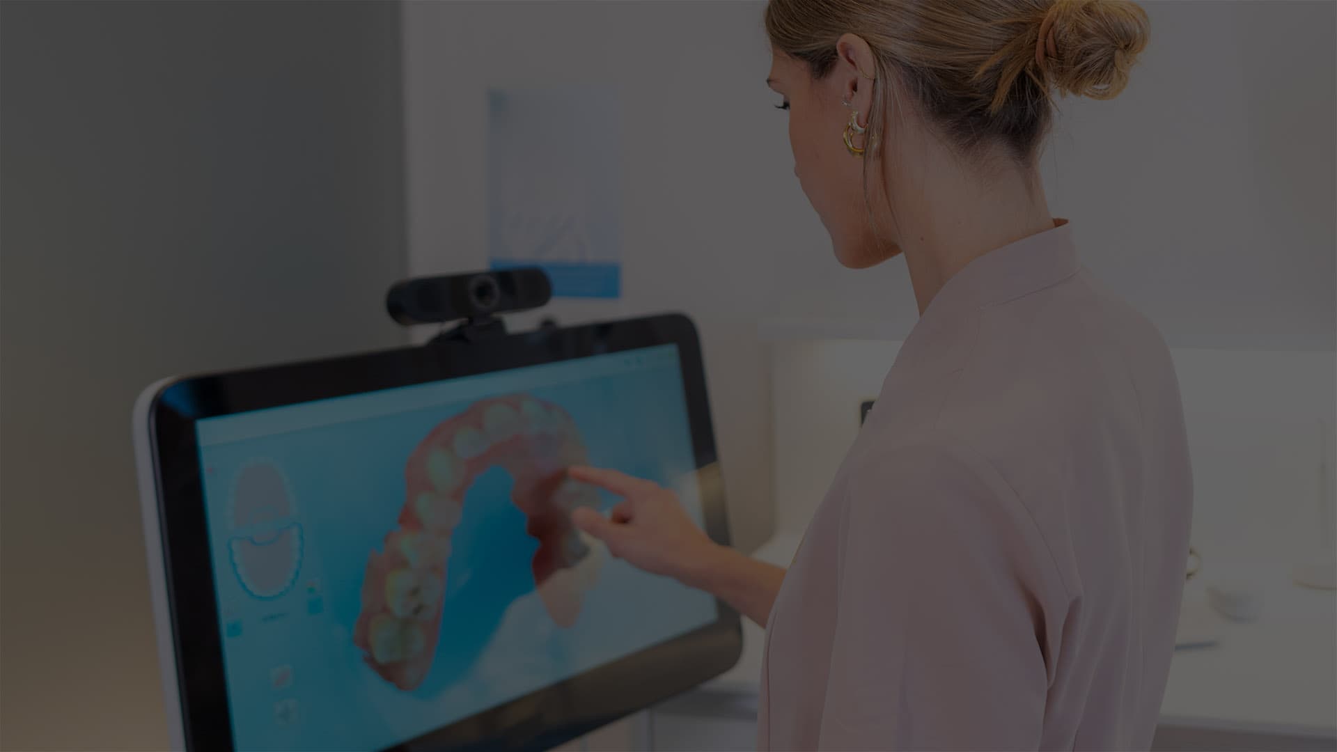 iTero digital scanner and panoramic x-ray at Applemint Dental