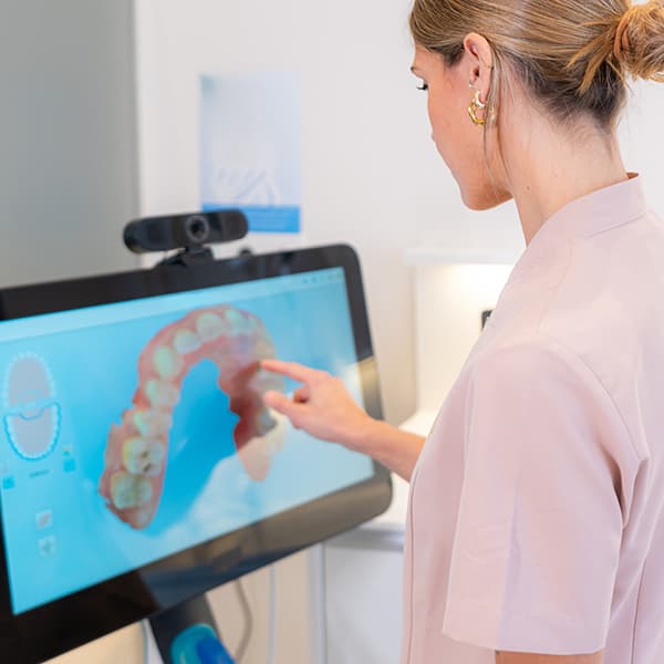 iTero digital scanner and panoramic x-ray at Applemint Dental